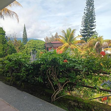 Toledo Inn Tuk Tuk Luaran gambar